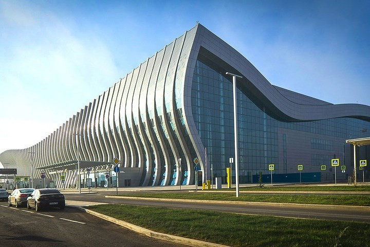 Còn đây là sân bay lớn nhất và đẹp nhất ở miền nam nước Nga. Sân bay nằm ở Simferopol, Crimea mà Nga sáp nhập vào năm 2014.