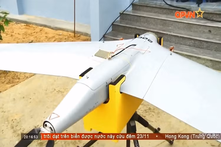 Orbiter 2 là một trong những dòng UAV trinh sát phổ biến của Israel, hiện đã được trang bị cho nhiều đơn vị Hải quân và Không quân Việt Nam, nó có giờ hoạt động lên đến 4 giờ với phạm vi liên kết dữ liệu tối đa 80km và có trần bay trên 5.000 mét. Nguồn ảnh: QPVN.