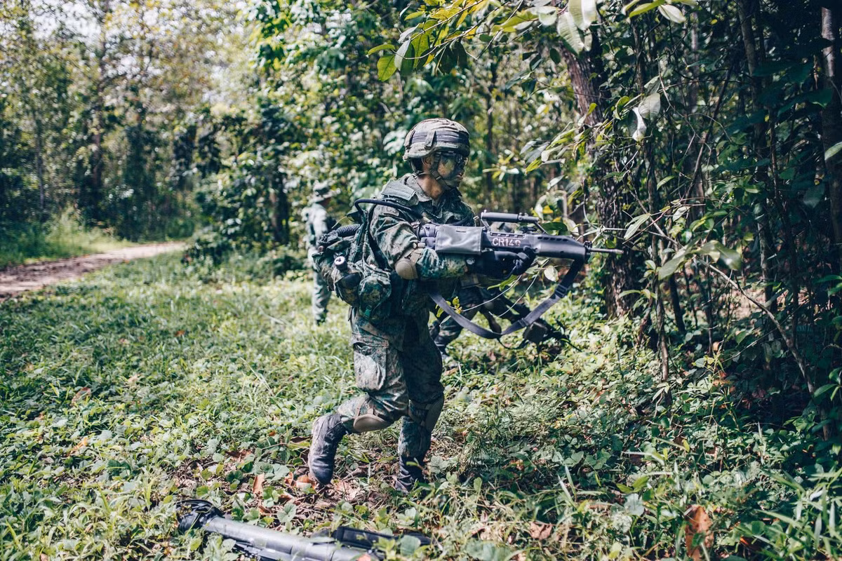 Đặc điểm khí hậu nóng bức quanh năm và cường độ huấn luyện cao đòi hỏi một sức chịu đựng rất cao. Trong môi trường rừng núi, việc quan sát và di chuyển gặp rất nhiều khó khăn. Việc nghiên cứu cách đánh phù hợp vì thế được nghiên cứu kỹ càng.