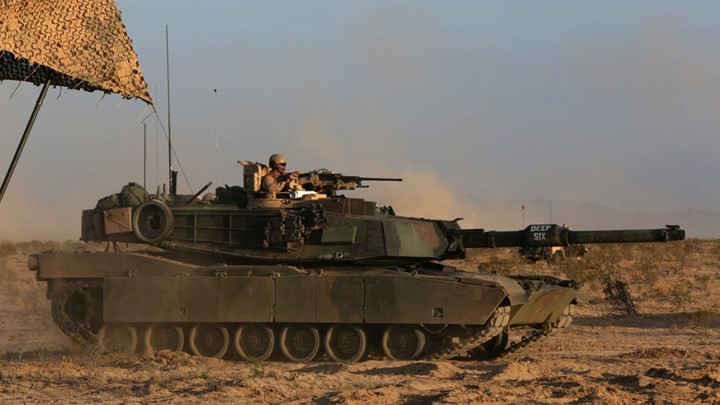 Xe tăng chiến đấu chủ lực M1A1 Abrams tham gia cuộc tập trận Desert Scimitar tại California.