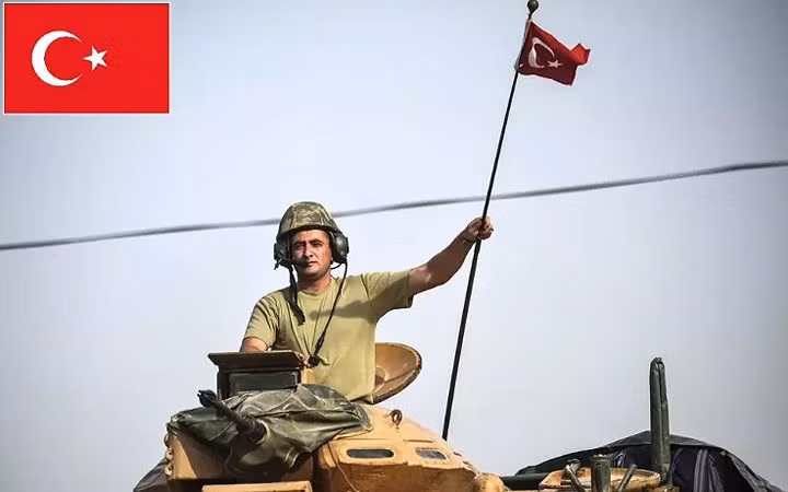 Thứ 8: Thổ Nhĩ Kỳ - Ngân sách quốc phòng: 8,208 tỷ USD: Tổng số quân nhân: 743.415; Tổng số máy bay chiến đấu: 1.018; Xe tăng: 2.445; Xe chiến đấu thiết giáp: 7.550; Tàu hải quân: 194; Tàu khu trục: 0; Tàu ngầm: 12; Chỉ số sức mạnh: 0,2491.