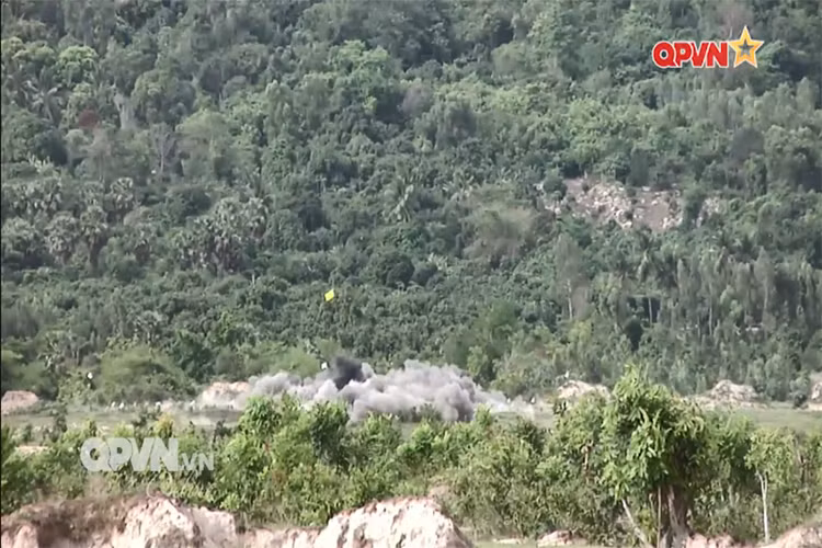 Cũng trong năm 2017, Quân khu 9 đã tích hợp thành công 8 tổ hợp vũ khí lên xe thiếp giáp các loại gồm, 4 tổ hợp pháo tự hành 105mm lên xe bánh xích M548, một tổ hợp pháo phòng không tự hành 23mm lên xe M548 và ba tổ hợp cối tự hành 100mm lên xe thiết giáp M125 và M106 (các biến thể cối tự hành của xe M113). Nguồn ảnh: QPVN.