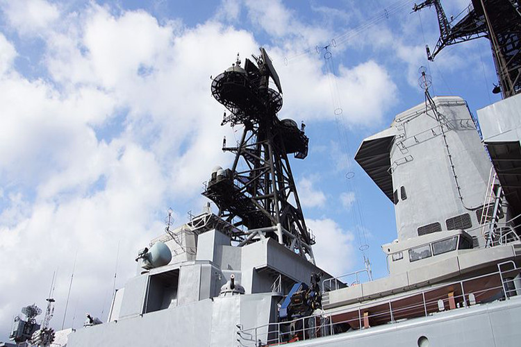 Theo TTXVN, đoàn tàu thuộc Hạm đội Thái Bình Dương của Nga ghé thăm cảng quốc tế Cam Ranh từ ngày 3 đến 6/6. Đoàn gồm 2 tàu chống ngầm cỡ lớn Đô đốc Tributs và Đô đốc Vinogradov, tàu chở dầu cỡ vừa Pechenga cùng 76 sĩ quan, 680 quân nhân, thủy thủ và 63 nhân viên.