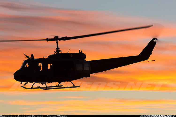 Từ những nhận định đã nêu trên việc chúng ta có thể thực hiện nâng cấp và đưa vào trang bị trở lại những chiếc UH-1H là điều hoàn toàn có cơ sở, tuy nhiên cũng cần có một kế hoạch nâng cấp toàn diện cho dòng khí tài hàng không đặc biệt này nhằm đảm bảo kỹ thuật cũng như các tính năng cần thiết giúp UH-1H có thể hoạt động hiệu quả trước khi ta có thể thay thế chúng bằng một dòng trực thăng khác tốt hơn. Nguồn ảnh: airliners.net