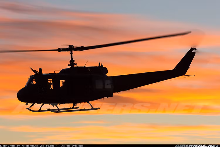 Từ những nhận định đã nêu trên việc chúng ta có thể thực hiện nâng cấp và đưa vào trang bị trở lại những chiếc UH-1H là điều hoàn toàn có cơ sở, tuy nhiên cũng cần có một kế hoạch nâng cấp toàn diện cho dòng khí tài hàng không đặc biệt này nhằm đảm bảo kỹ thuật cũng như các tính năng cần thiết giúp UH-1H có thể hoạt động hiệu quả trước khi ta có thể thay thế chúng bằng một dòng trực thăng khác tốt hơn. Nguồn ảnh: airliners.net