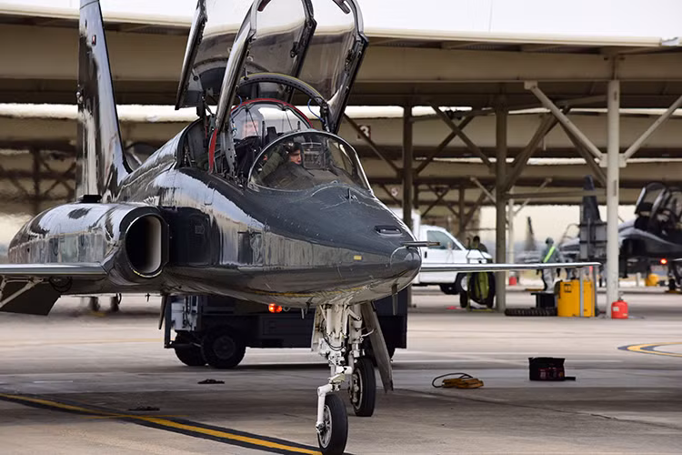 Khả năng Mỹ sẽ chuyển giao T-38 Talon cho Việt Nam là khá thấp nhưng vẫn có thể xảy ra, bản thân các biến thể nâng cấp của dòng máy bay này vẫn có thể hoạt động thêm nhiều năm nữa trước hãng Northrop công ty sản xuất ra nó ngưng hỗ trợ. Nguồn ảnh: DefPost.