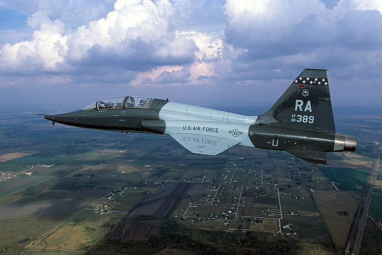 Trong đó T-38 Talon là dòng máy bay huấn luyện phản lực hiện đại nhất của Không quân Mỹ hiện nay với hơn 1.100 chiếc được chế tạo và đang phục vụ trong không quân nhiều nước trên thế giới. Nguồn ảnh: sofrep.com.