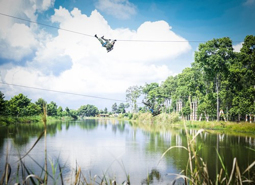 Leo dây qua sông, suối