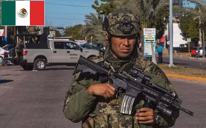 Thứ 34: Mexico – Ngân sách quốc phòng: 7 tỷ USD; Tổng số quân nhân: 383.575; Tổng số máy bay chiến đấu: 452; Xe tăng: 0; Xe chiến đấu thiết giáp: 695; Tàu hải quân: 143; Tàu khu trục: 0; Tàu ngầm: 0; Chỉ số sức mạnh: 0,6601.