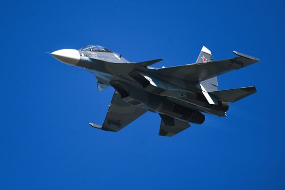 Tiêm kích Su-30 được phát triển trên nền tảng Su-27. Tốc độ tối đa là 2350 km/h. Đây là loại máy bay chiến đấu đa chức năng có thể đảm nhiệm cả nhiệm vụ chiếm ưu thế trên không và nhiệm vụ tấn công các mục tiêu trên mặt đất và trên mặt biển.