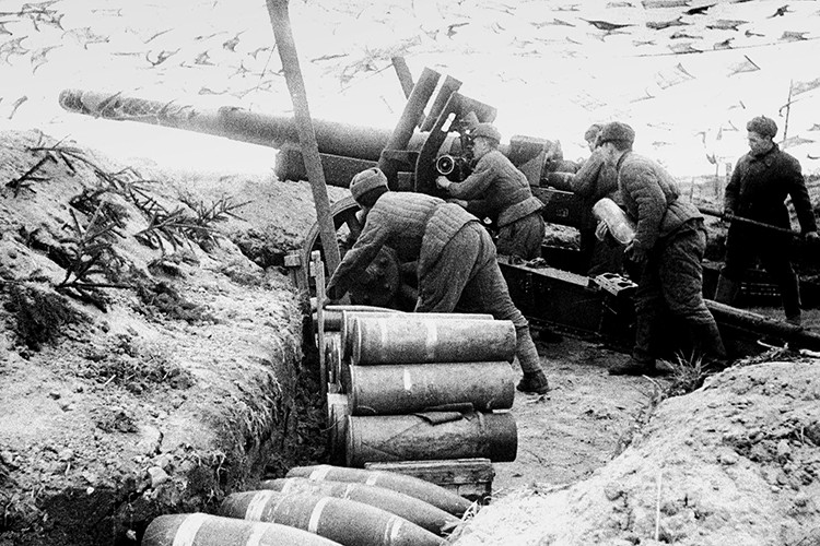 Chiến trường sau năm 1941, bắt đầu có lợi hơn cho Hồng quân Liên Xô khi họ giải vây thành công Moscow và bước đầu đẩy lùi được bước tiến của quân Đức, Liên Xô thực sự đã gặp quá nhiều may mắn để có thể tạo nên kỳ tích này và “mùa đông nước Nga” là một trong số đó. Nguồn ảnh: waralbum.ru.