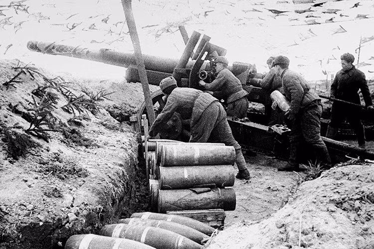 Chiến trường sau năm 1941, bắt đầu có lợi hơn cho Hồng quân Liên Xô khi họ giải vây thành công Moscow và bước đầu đẩy lùi được bước tiến của quân Đức, Liên Xô thực sự đã gặp quá nhiều may mắn để có thể tạo nên kỳ tích này và “mùa đông nước Nga” là một trong số đó. Nguồn ảnh: waralbum.ru.