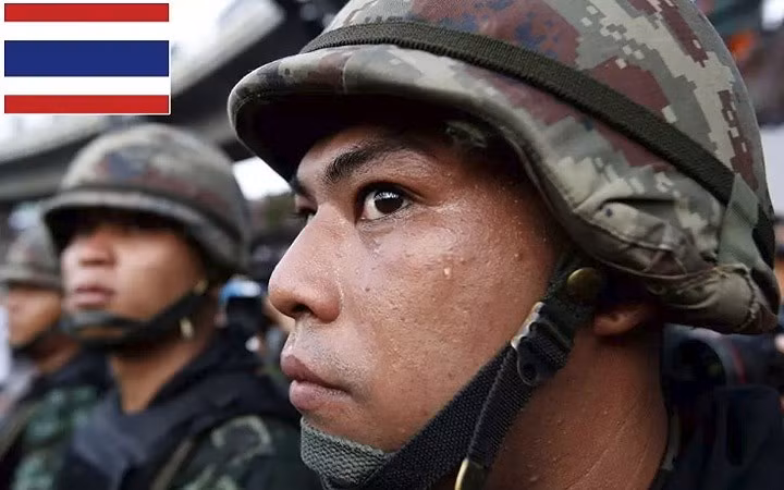 Thứ 20: Thái Lan - Ngân sách quốc phòng: 5,39 tỷ: Tổng số quân nhân: 627.425; Tổng số máy bay chiến đấu: 555; Xe tăng: 737; Xe chiến đấu thiết giáp: 2.614; Tàu hải quân: 81; Tàu khu trục: 1; Tàu ngầm: 0; Chỉ số sức mạnh: 0,3892.