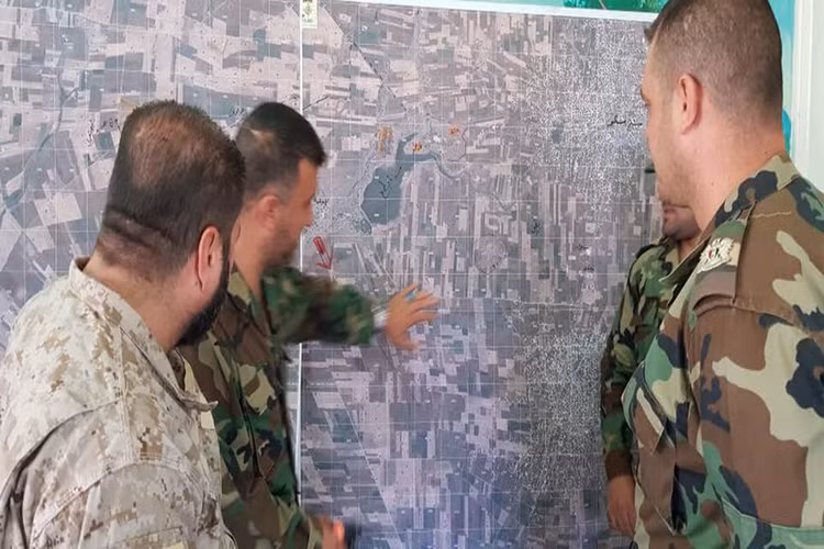 Cũng trong ngày 29/6, quân đội Syria cùng đồng minh tiếp tục tấn công vào chiến tuyến của các nhóm HTS và FSA, đánh phá dữ dội các trân địa phòng ngự, trụ sở của các nhóm ở địa phương và các phương tiện chiến đấu trong các khu vực đang bị lực lượng Hồi giáo cực đoan kiểm soát tại Daraa.