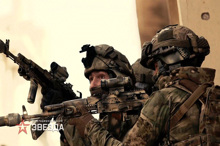 Và không phải tự nhiên mà Nga luôn là quốc gia đi đầu trong việc phát triển các loại vũ khí dành cho tác chiến đặc biệt nhất là các loại vũ khí bộ binh. Các đơn vị đặc nhiệm Nga luôn được trang bị các loại súng có một không hai chỉ có duy nhất họ có, giúp lực lượng này có được ưu thế vượt trội trước kẻ thù trong mọi tình huống. Vậy những khẩu súng đó là gì? Nguồn ảnh: Pinterest.