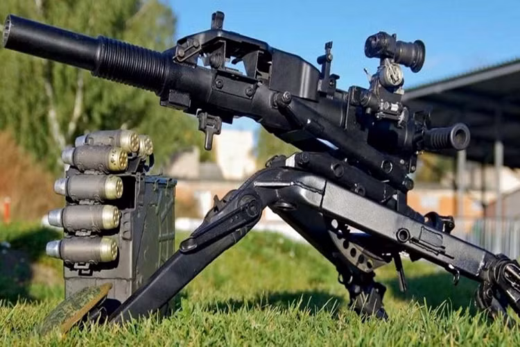 Cũng theo lời ông Nabokov, ở thời điểm hiện tại Pribor đang liên doanh với Tập đoàn vũ khí Kalashnikov để hoàn thiện hơn mẫu súng phóng lựu tự động 40mm này trong tương lai gần, cho phép nó có thể được tích hợp trên nhiều phương tiện chiến đấu khác nhau kể cả robot. Nguồn ảnh: Alexey Ivanov.