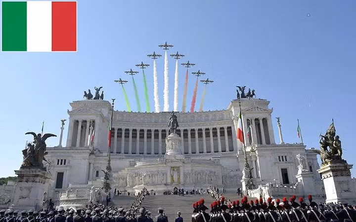 Thứ 11: Italy - Ngân sách quốc phòng: 34 tỷ USD: Tổng số quân nhân: 267.500; Tổng số máy bay chiến đấu: 822; Xe tăng: 200; Xe chiến đấu thiết giáp: 6.972; Tàu hải quân: 143; Tàu khu trục: 2; Tàu ngầm: 7; Chỉ số sức mạnh: 0,2694.