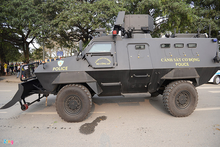 Thiết kế đặc biệt với trường quan sát tốt, trên nóc có thiết kế tháp được bọc bằng các tấm thép, để gắn vũ khí cho xạ thủ, bản thân Shinjeong S5 cũng có thể được tích hợp nhiều dòng vũ khí khác nhau. Nguồn ảnh: Zing.vn.