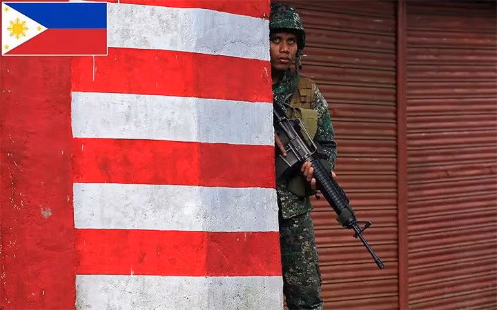 Thứ 50: Philippines – Ngân sách quốc phòng: 3 tỷ USD; Tổng số quân nhân: 498.250; Tổng số máy bay chiến đấu: 149; Xe tăng: 45; Xe chiến đấu thiết giáp: 778; Tàu hải quân: 119; Tàu khu trục: 0; Tàu ngầm: 0; Chỉ số sức mạnh: 0,8367 trong số 50 quân đội mạnh nhất thế giới .