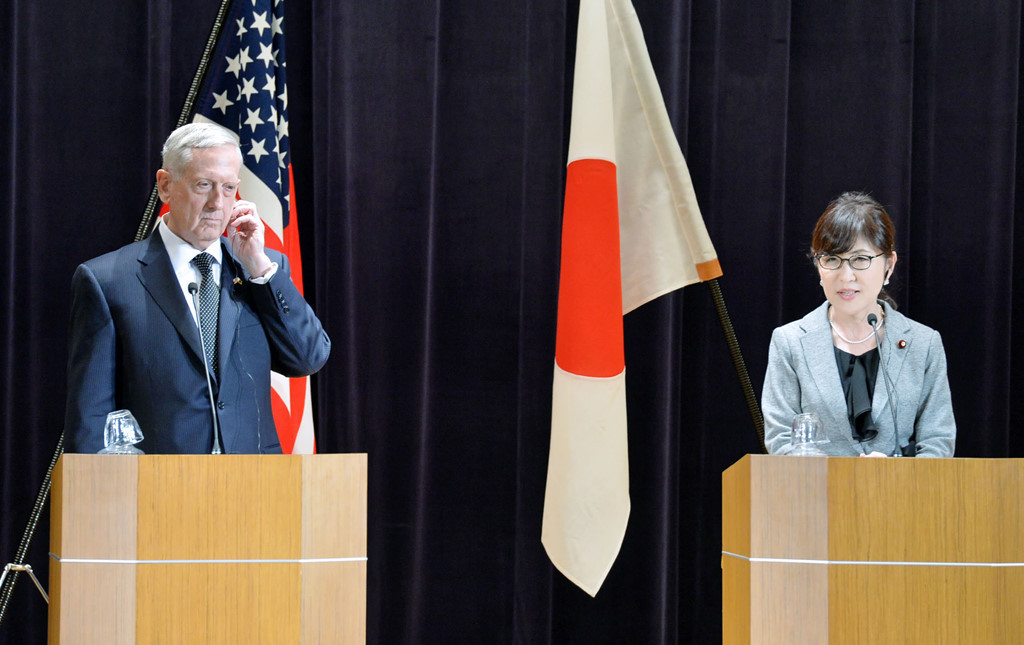 Ông Mattis từng so sánh Trung Quốc hiện đại với thời nhà Minh trong chuyến công du đến Nhật Bản tháng 2/2017. Ảnh: AP.