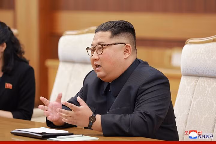 Hai bên đã trao đổi quan điểm về xu hướng tình hình hiện này và triển vọng của bán đảo Triều Tiên. Ông Kim nhấn mạnh rằng việc phi hạt nhân bán đảo Triều Tiên sẽ được giải quyết theo từng giai đoạn, thông qua đối thoại và đàm phán hiệu quả, mang tính xây dựng.