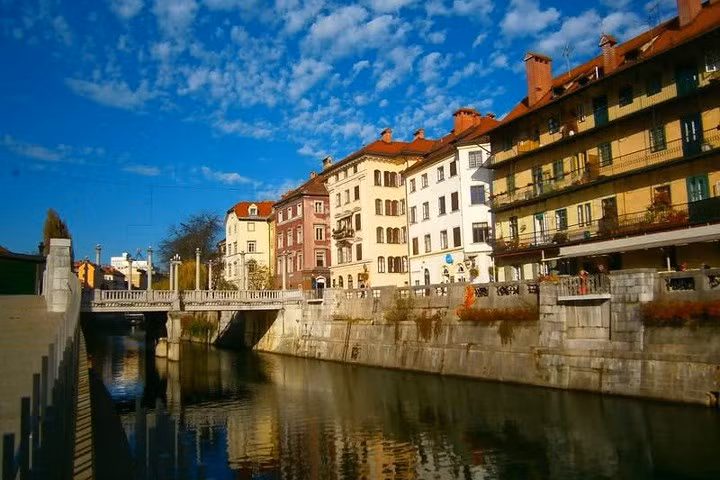 7. Slovenia là đất nước xinh đẹp và yên bình ở Trung Âu. Không khí ở đây rất thanh bình, tĩnh lặng. Người dân thì vô cùng thân thiện.