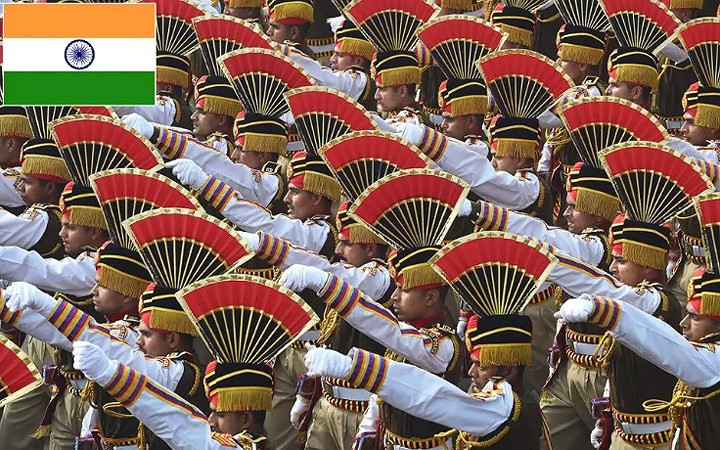 Thứ 4: Ấn Độ - Ngân sách quốc phòng: 51 tỷ USD: Tổng số quân nhân: 4.207.250; Tổng số máy bay chiến đấu: 2.102; Xe tăng: 4.426; Xe chiến đấu thiết giáp: 6.704; Tàu hải quân: 295; Tàu khu trục: 3; Tàu ngầm: 15; Chỉ số sức mạnh: 0,1593.