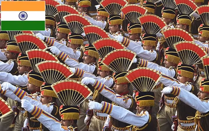 Thứ 4: Ấn Độ - Ngân sách quốc phòng: 51 tỷ USD: Tổng số quân nhân: 4.207.250; Tổng số máy bay chiến đấu: 2.102; Xe tăng: 4.426; Xe chiến đấu thiết giáp: 6.704; Tàu hải quân: 295; Tàu khu trục: 3; Tàu ngầm: 15; Chỉ số sức mạnh: 0,1593.