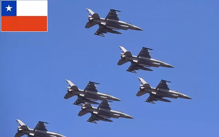Thứ 47: Chile – Ngân sách quốc phòng: 5,483 tỷ USD; Tổng số quân nhân: 137.850; Tổng số máy bay chiến đấu: 243; Xe tăng: 300; Xe chiến đấu thiết giáp: 2.346; Tàu hải quân: 69; Tàu khu trục: 0; Tàu ngầm: 4; Chỉ số sức mạnh: 0,7985.