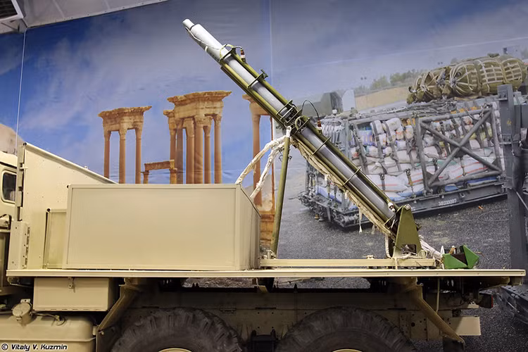 Cận cảnh một bệ phóng xe quét mìn UR-83P đầy chiến tích được Quân đội Nga trưng bày tại Công viên chủ đề “Người yêu nước” ở Moscow, tại đây thậm chí Nga còn một gian chủ đề dành riêng cho Chiến tranh Syria. Nguồn ảnh: Vitaly Kuzmin.