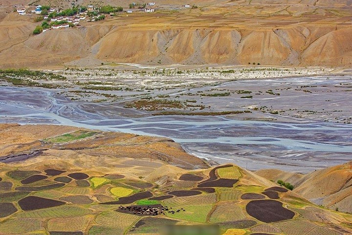 Cảnh đẹp ngỡ ngàng tại thung lũng Spiti. Khi người dân hành hương đi xa, họ dựa vào bưu cục tại đây để có hộ chiếu và giấy tờ phục vụ việc đi lại.