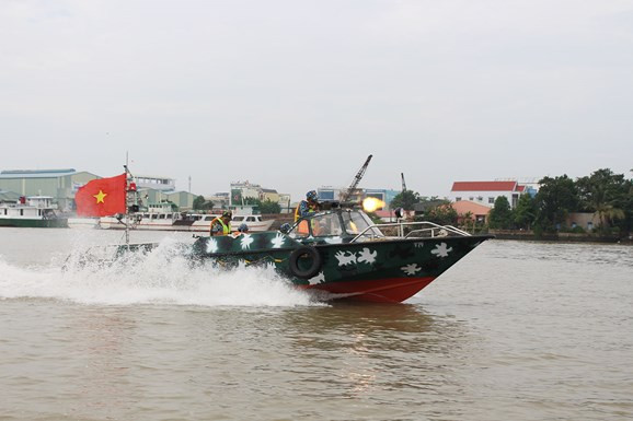 Bắn nghiệm thu nhiệm vụ “Nghiên cứu, cải tiến, lắp đặt vũ khí lên xuồng CQ 1295”.