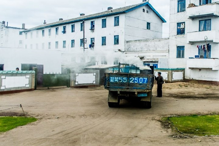 Triều Tiên chủ trương ưu tiên chụp ảnh cảnh người dân đang lao động để khuyến khích họ làm việc vì đất nước.