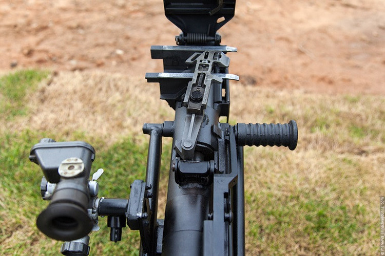 Không chỉ cải thiện độ chính xác hay tăng tầm bắn, sức mạnh hỏa lực của AGS-40 còn được đánh giá vượt trội hơn hẳn so với AGS-30. Tạo nên điều này chính là nhờ vào mẫu đạn 40mm 7P39 được NPO "Pribor" phát triển dành riêng cho AGS-40 giúp nó phù hợp hơn trong môi trường chiến tranh hiện đại. Nguồn ảnh: Alexey Ivanov.