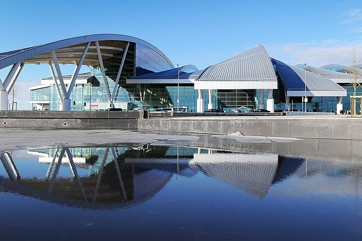 Sân bay Rostov-on-Don (cách thủ đô Moscow 1.100km về phía nam) có kiến trúc kiểu “vị lai” với hình sóng ấn tượng.