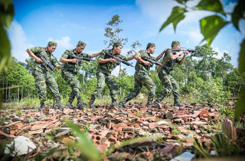 Chuyên môn nghiệp vụ giỏi, bản lĩnh chính trị vững vàng các anh luôn sẵn sàng nhận bất cứ nhiệm vụ nào, bất kể ngày hay đêm.