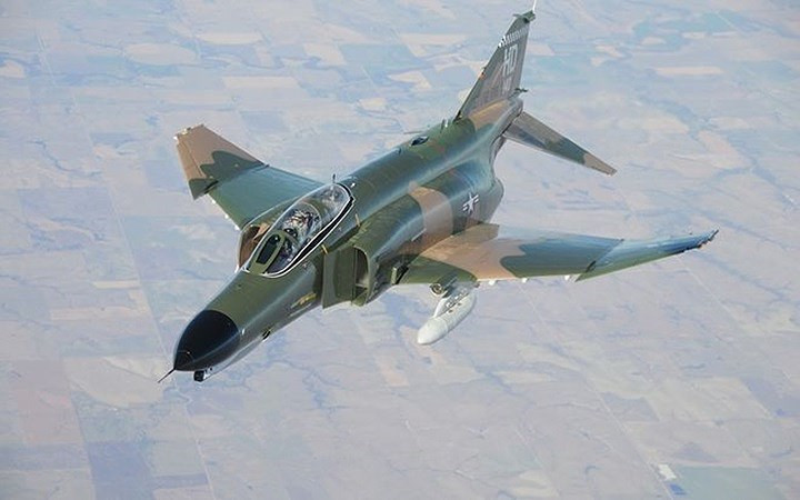 Máy bay siêu âm McDonnell Douglas F-4 có khả năng bay từ Los Angeles tới New York trong chưa đầy 3 tiếng đồng hồ và có khả năng leo lên độ cao...18.000 mét.