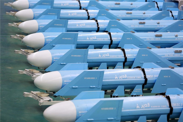 Nhiều nhà máy sản xuất vũ khí của Iran cũng đã được di chuyển đến các vùng núi hoặc căn cứ dưới lòng đất sau khi Mỹ tuyên bố rút khỏi hiệp ước hạt nhân với nước này. Các dây chuyền chế tạo tên lửa Iran cũng được mở rộng hơn trước kể từ đầu năm nay. Nguồn ảnh: Tasnim News.