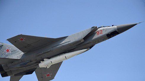 Tiêm kích MiG-31 mang tên lửa siêu thanh Kh-47M2 Kinzhal. Ảnh: Sputnik