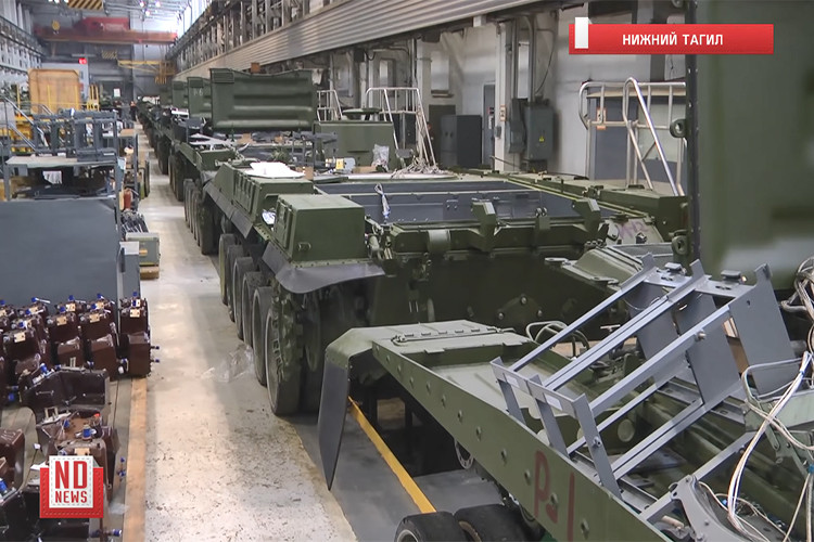 Quan sát cấu hình cụ thể của lô xe tăng T-90 này cũng có thể nhận thấy nó mang rất nhiều nét khác biệt so với T-90S và T-90SK của Quân đội Iraq. Nguồn ảnh: ND News.