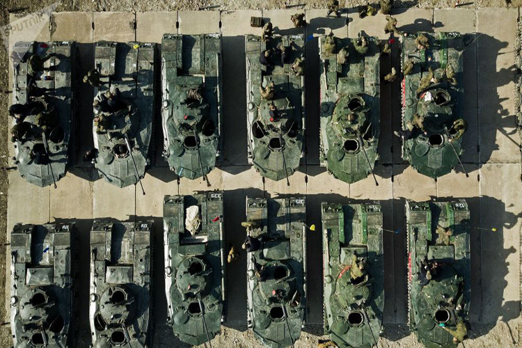 Để có được năng lực tác chiến như ngày hôm nay, trong quá khứ các thiết kế sư của Liên Xô đã mất nhiều thời gian để tìm cách thả dù kỹ thuật quân sự. Vào đầu những năm 1970 đã thực hiện những đợt thả dù thiết bị không có người bên trong, còn lính dù nhảy từ những máy bay khác, độ sai lệch giữa hai đợt thả là khá lớn. Trong nhiều trường hợp kíp chiến đấu được thả cách phương tiện chiến đấu tới 5km và điều đó làm giảm hiệu quả và tăng tính dễ bị tổn thương của những người lính. Nguồn ảnh: Sputnik.