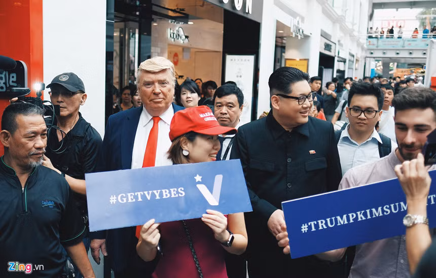 Tuy nhiên, có lẽ đây là lần Howard X thật sự "ở gần" ông Kim Jong Un khi nhà lãnh đạo Triều Tiên thật sự sắp đến Singapore để tham dự cuộc gặp thượng đỉnh Mỹ - Triều vào ngày 12/6 tới.