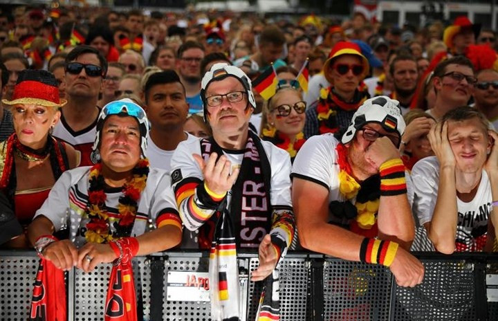 Nhiều người tự hỏi, phải chăng kịch bản đau lòng với các nhà đương kim vô địch Italy (2006) và Tây Ban Nha (2010) lại lặp lại với Đức?. Ảnh: Reuters