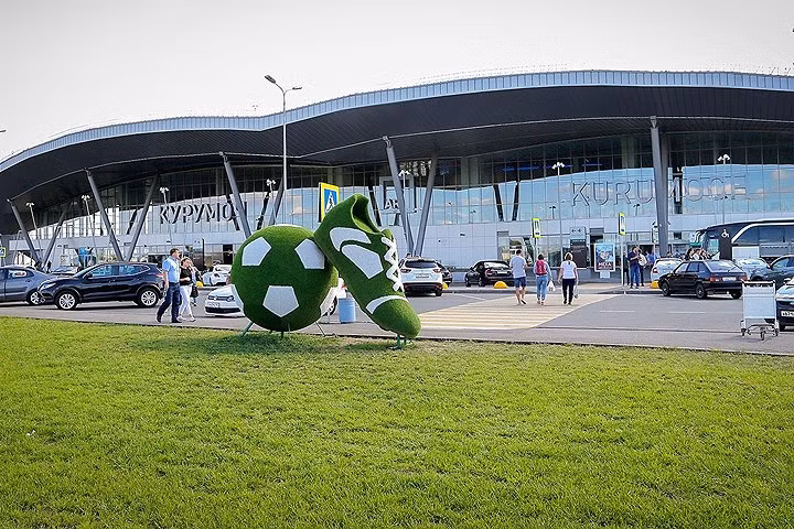 Ga hàng không mới ở Samara (cách Moscow 1.000km về phía đông nam). Ga này được xây trong 18 tháng, cũng để chào đón World Cup. Hãng thiết kế kiến trúc nhà ga này là của Anh.