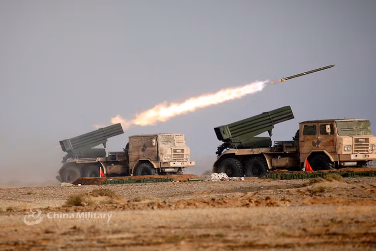 Được biết, pháo phản lực Type 81 là một trong những vũ khí chủ lực của Lục quân Trung Quốc được sản xuất hàng loạt từ năm 1982. Không những vậy Type 81 cũng được Trung Quốc xuất khẩu cho nhiều quốc gia trên thế giới. Nguồn ảnh: Sina.