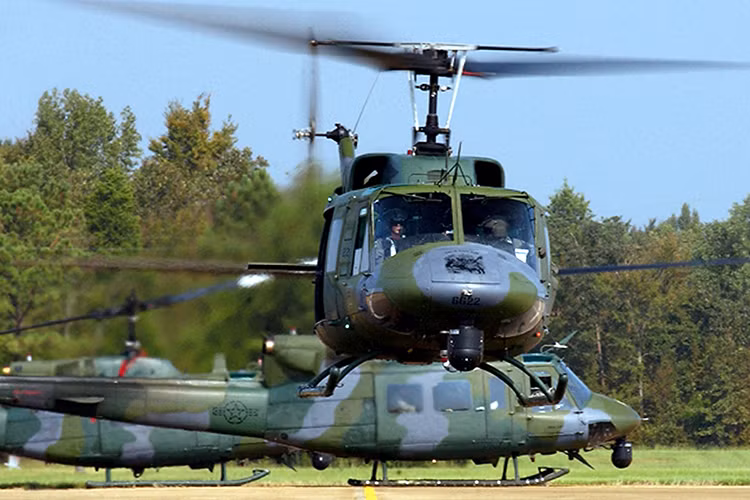 UH-1N Huey là một trong nhiều biến thể của dòng trực thăng UH-1 Iroquois được hãng Bell phát triển cho Quân đội từ những năm 1960 và một trong những dòng trực thăng vận tải quân sự phổ biến nhất thế giới hiện nay. Nguồn ảnh: Minot Air Force Base.