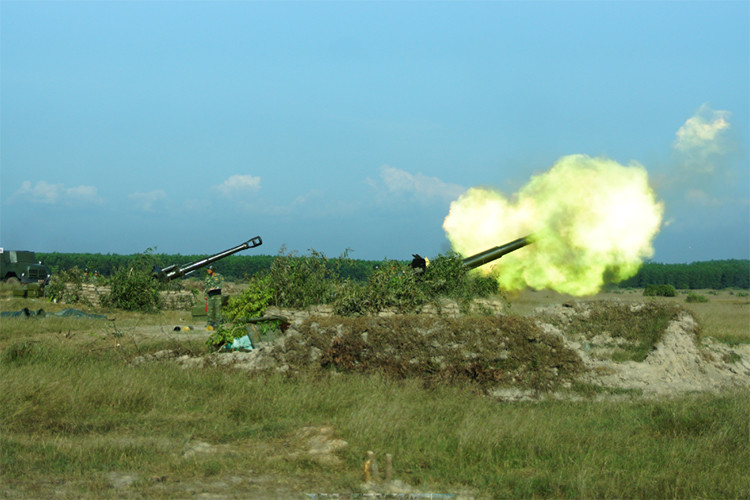 Pháo 152 Lữ đoàn 75 khai hỏa tiêu diệt mục tiêu