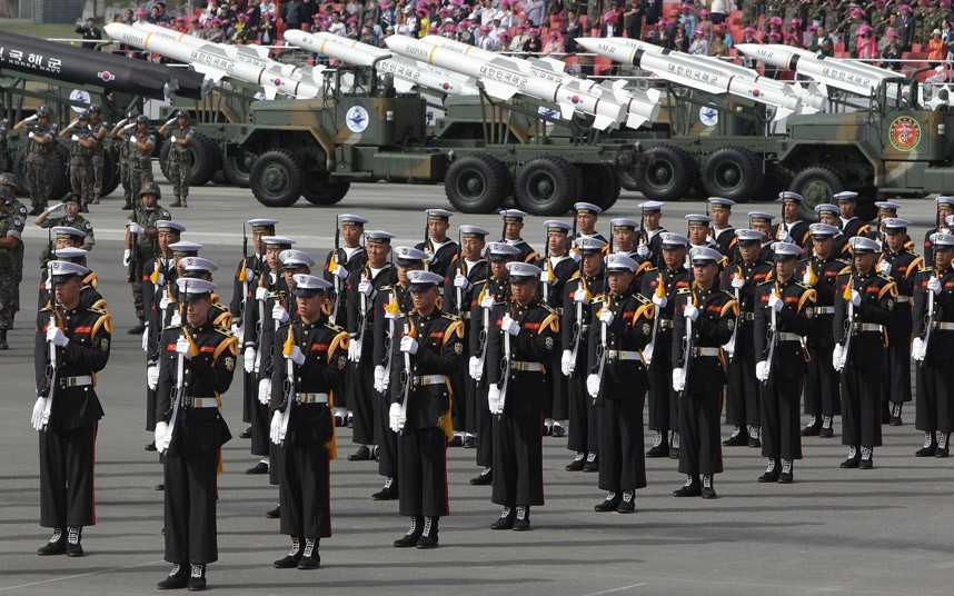 Theo Global Security, quân đội Hàn Quốc có quân số thường trực khoảng 625.000 người. Trong đó lục quân có quân số 560.000 người, hải quân 70.000 người, không quân 65.000 người. Lực lượng dự bị khoảng hơn 3 triệu người. Ảnh: Getty.