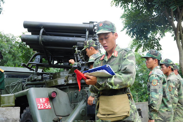 Huấn luyện Pháo BM-14 ở Lữ đoàn 75