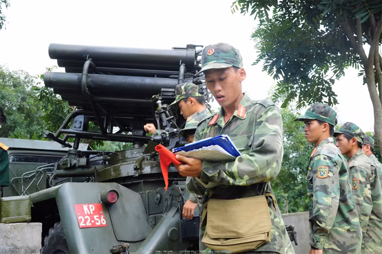 Huấn luyện Pháo BM-14 ở Lữ đoàn 75